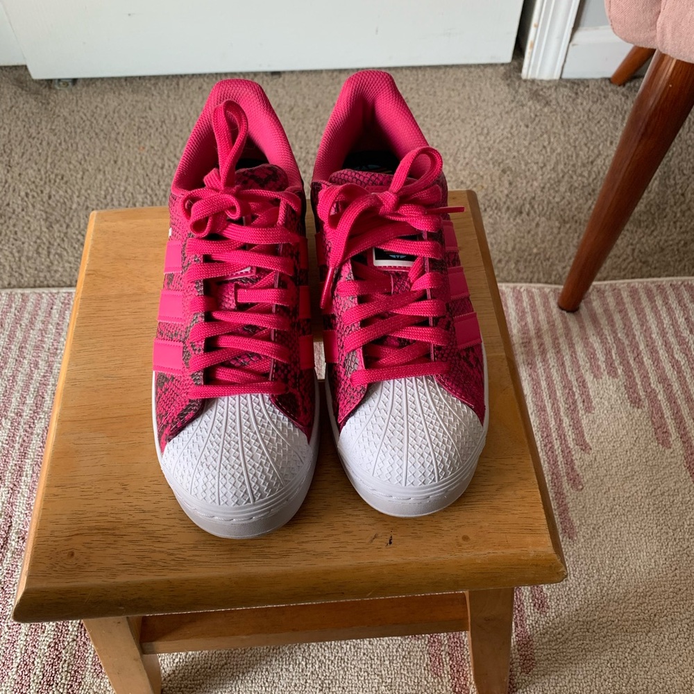 Pink Shell Toe Adidas - image 2